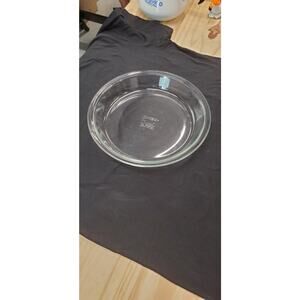 Pyrex 9 inch pie plate PRE-OWNED